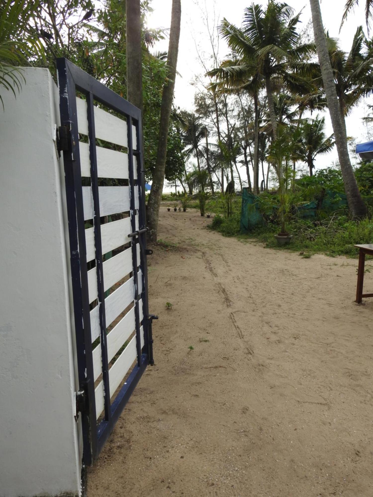 Shoreline Marari Beach Villa At Golden Beach Mararikulam Alappuzha ภายนอก รูปภาพ