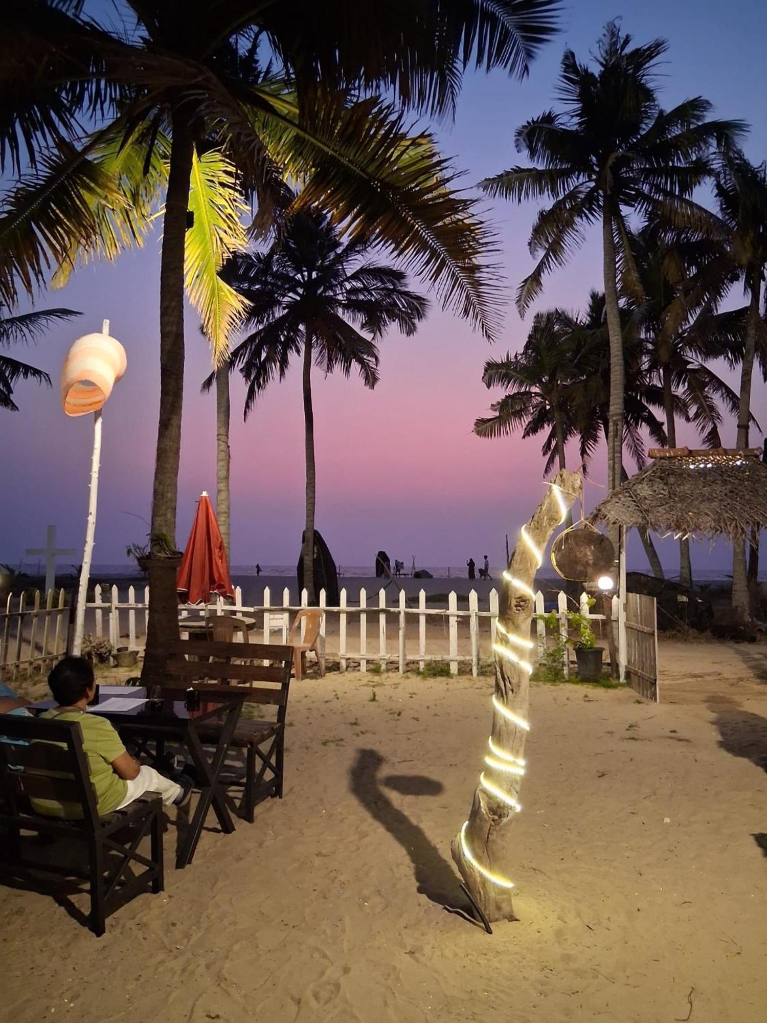 Shoreline Marari Beach Villa At Golden Beach Mararikulam Alappuzha ภายนอก รูปภาพ